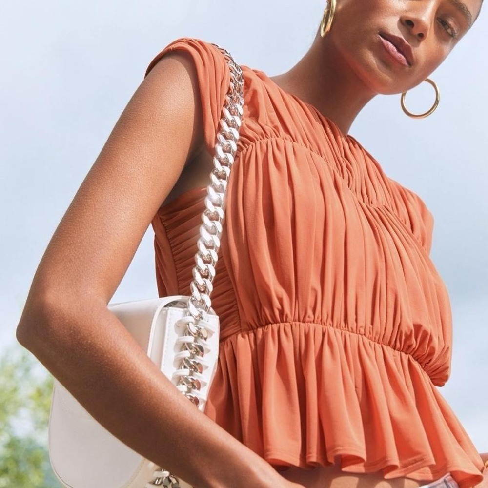 Orange ruched top with a flowy hem #summer #festival